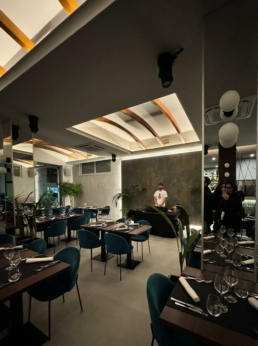 Design Restaurant completato con arredi e finiture d'autore